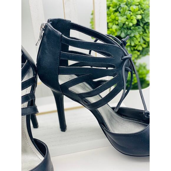 New BCBG Black Zippered Back Tie Front Design Stillettos - Picture 2 of 4